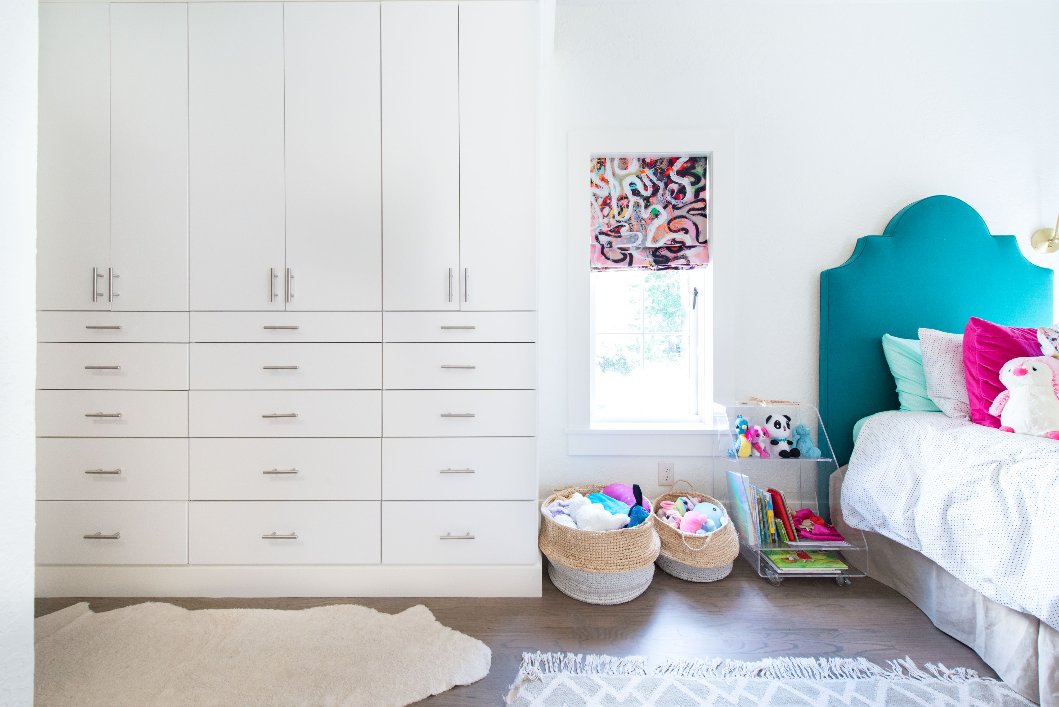Built-in Classica closet in White with children's toys and stuffed animals.